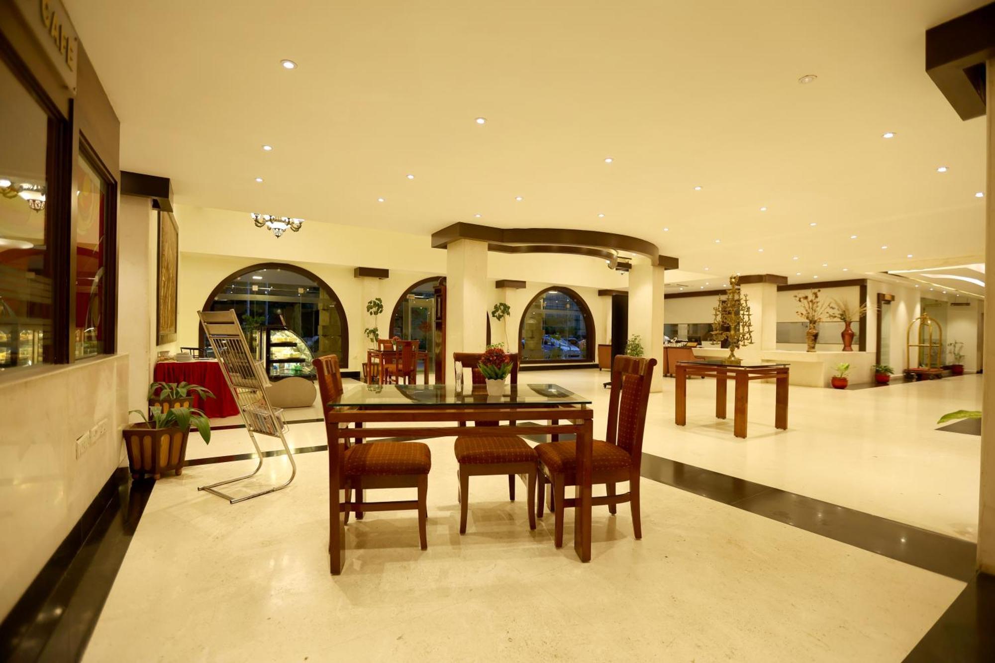 فندق Tiruchirappalliفي  Breeze Residency المظهر الخارجي الصورة